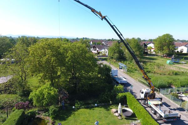 Abbau der baufälligen Brücke und Abtransport