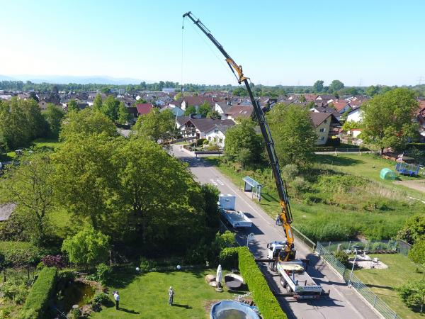Abbau der baufälligen Brücke und Abtransport